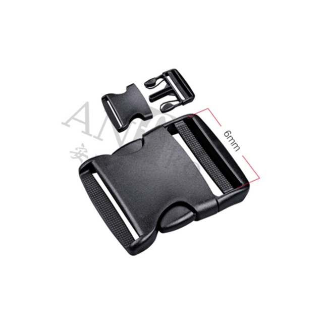 耐用的背包集成 POM 带扣